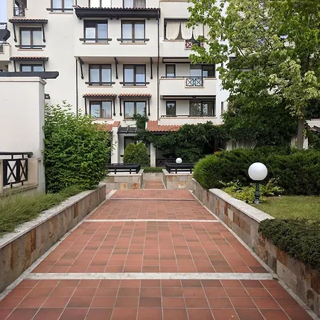 Oasis Resort&spa 1st Floor Exit To The Garden לוזנטס